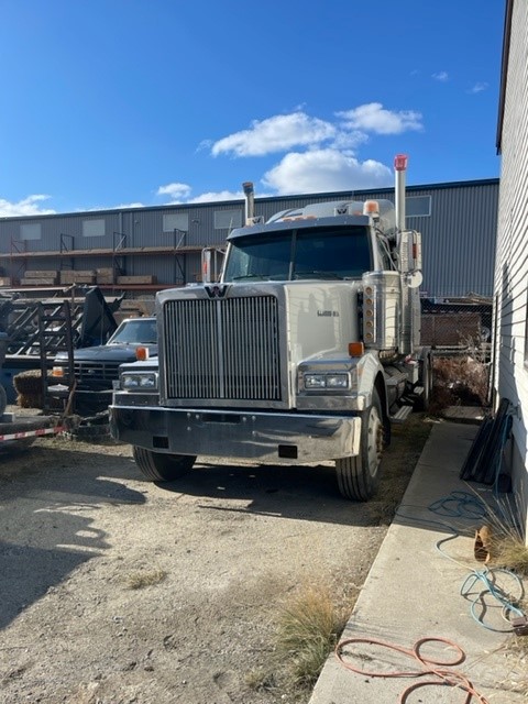 2001 Western Star 4900-EX For sale Kelowna, BC,Canada.